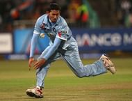 DURBAN, SOUTH AFRICA - SEPTEMBER 14:  Ajit Agarkar of India drops a catch from Shahid Afridi of Pakistan during the ICC Twenty20 Cricket World Championship match between India and Pakistan at Kingsmead on September 14, 2007 in Durban, South Africa.  (Photo by Hamish Blair/Getty Images)